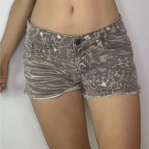 Guess (26”) Y2K Leopard Print Denim Shorts Sexy Animal Print Distress Cutoff